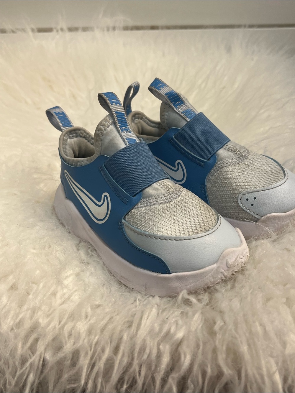 Toddler Nike Baby size 6.5 slip on sneakers blue and white
